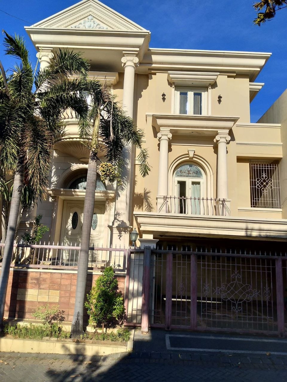 Dijual Rumah Mewah Siap Huni di Darmo Hill Residence Surabaya Barat - Image 1