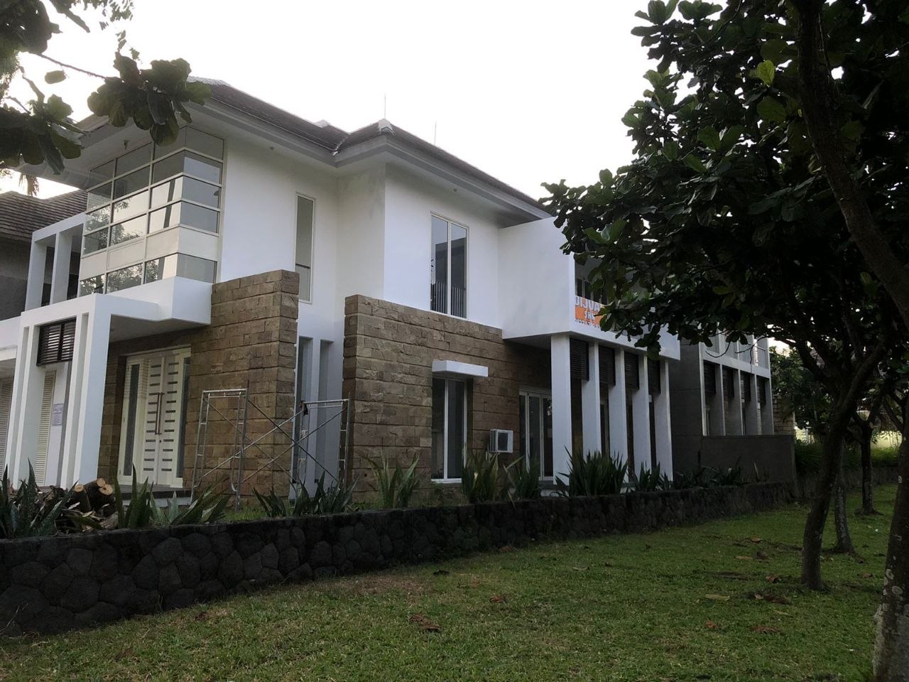 Dijual Rumah Mewah Hook Siap Huni di Diamond Hill Citraland Surabaya Barat - Thumbnail 3