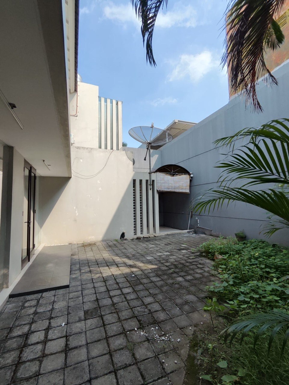 Disewakan Rumah Mewah 2 Lantai Siap Huni di Diamond Hill Citraland Surabaya Barat - Thumbnail 7