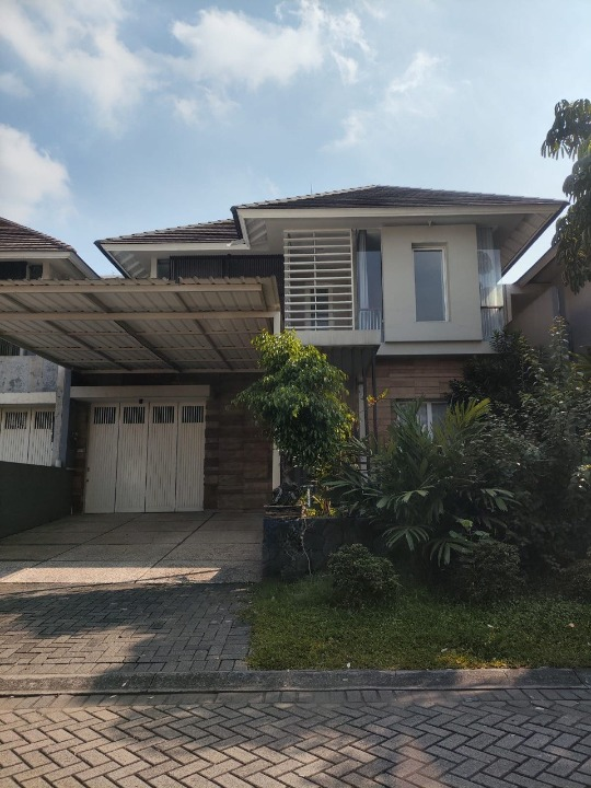 Disewakan Rumah Mewah 2 Lantai Siap Huni di Diamond Hill Citraland Surabaya Barat - Image 1