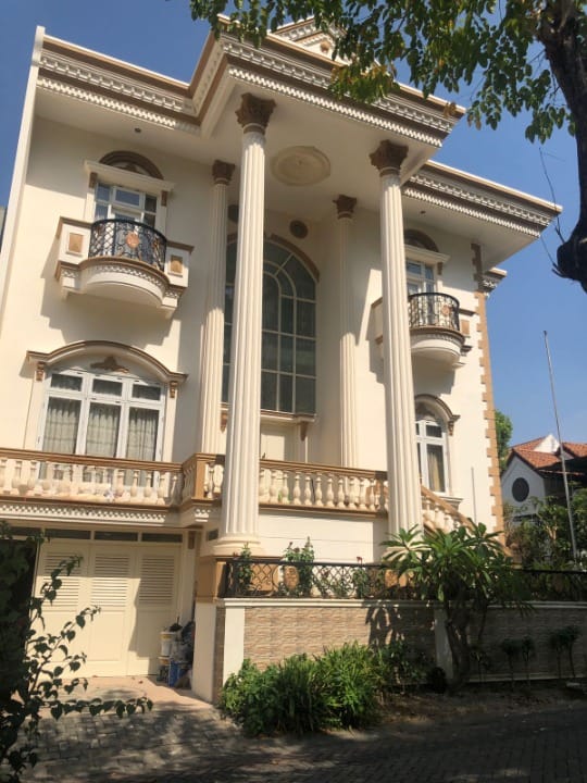 Jual Rumah Classic 2 Lantai Mewah di Puri Widya Kencana Citraland Surabaya Barat - Image 1