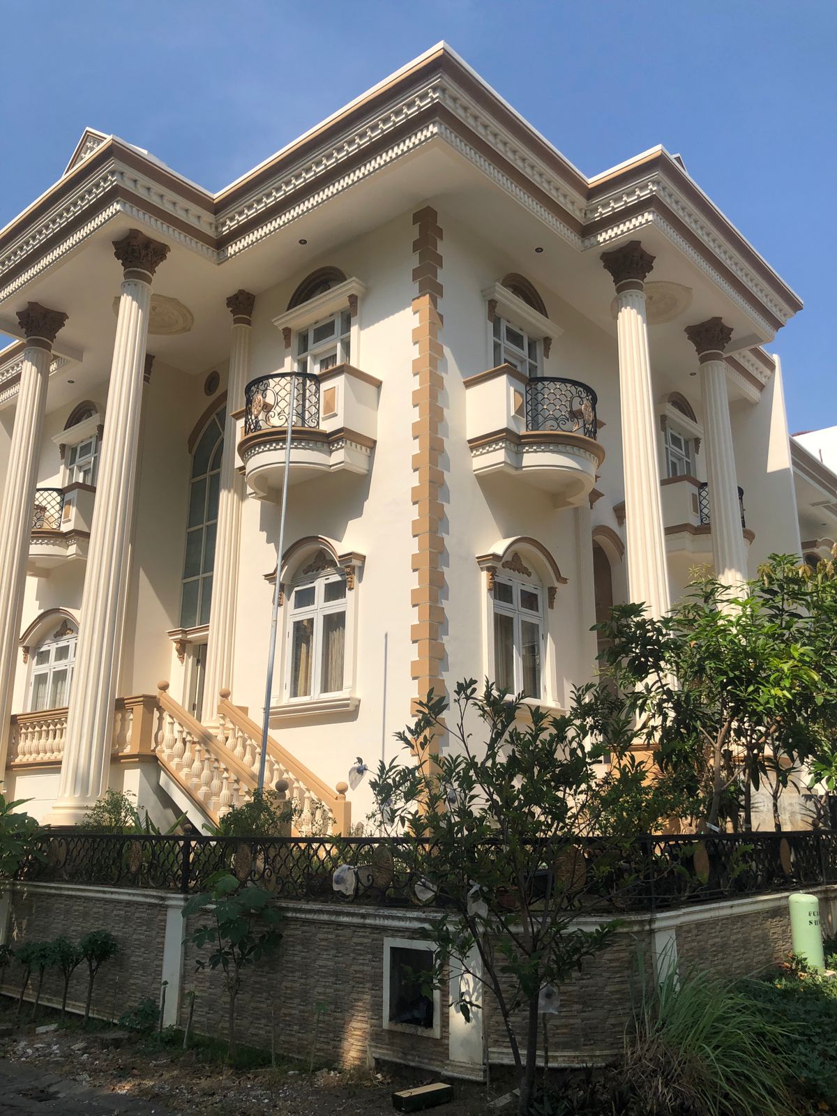 Jual Rumah Classic 2 Lantai Mewah di Puri Widya Kencana Citraland Surabaya Barat - Thumbnail 4