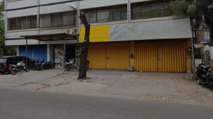 Disewakan Ruko Strategis di Jalan Koblen Surabaya Pusat - Image 1