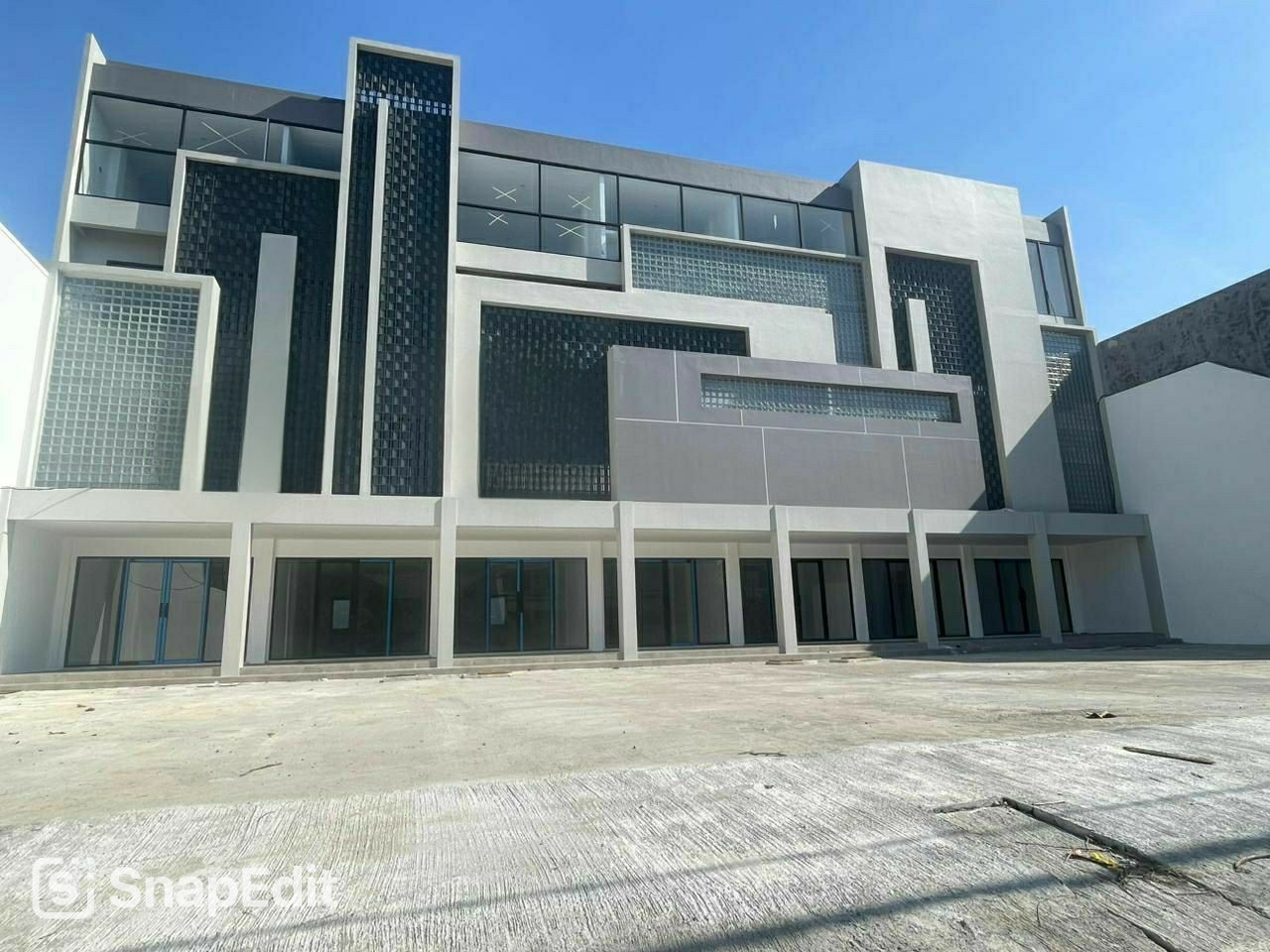 Disewakan Ruko Baru Gress Lokasi Strategis di Nol Jalan Raya Satelit Surabaya Barat - Image 1