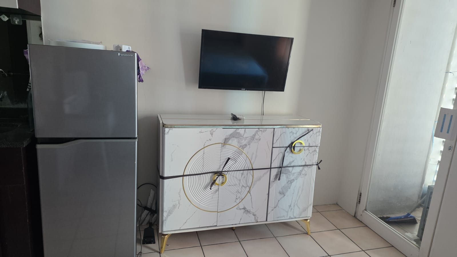 Disewakan Apartemen Studio Full Furnish di Metropolis Apartment Tenggilis Surabaya Selatan - Thumbnail 2
