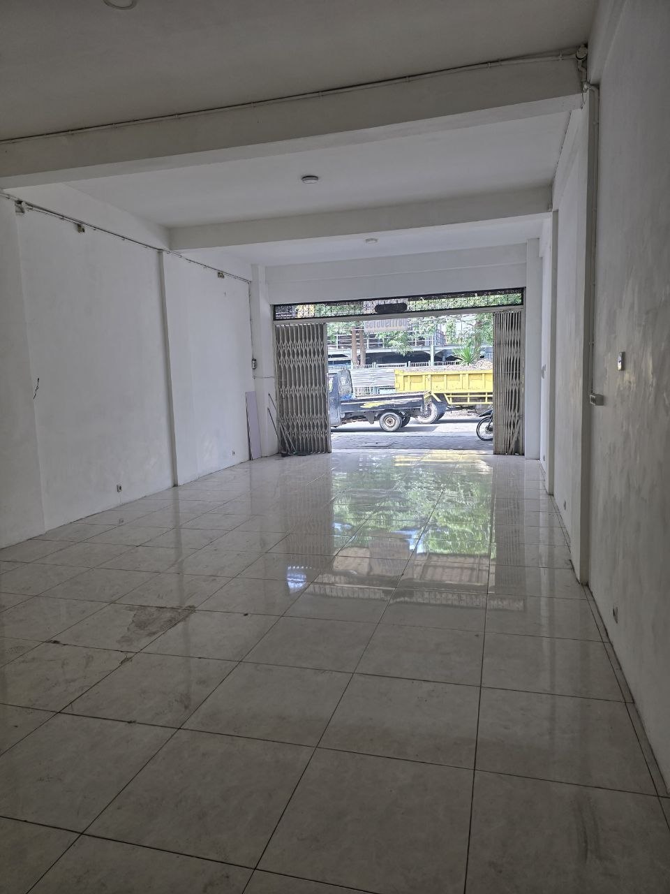 Disewakan Ruko Strategis 2 Lantai di Sidosermo Surabaya Selatan - Thumbnail 2