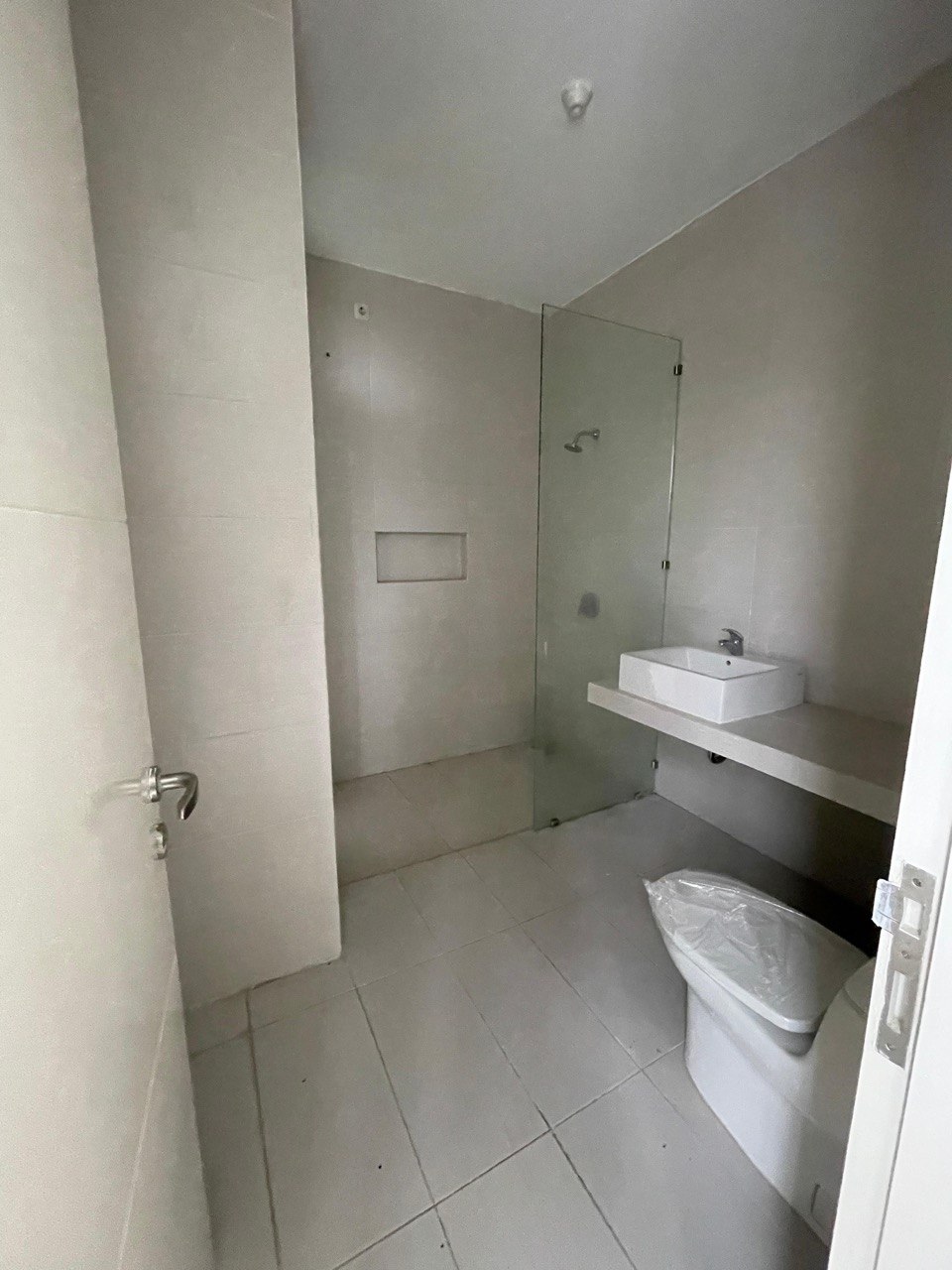 Dijual Rumah Baru di Greenlake Citraland Utara Surabaya Barat - Thumbnail 4