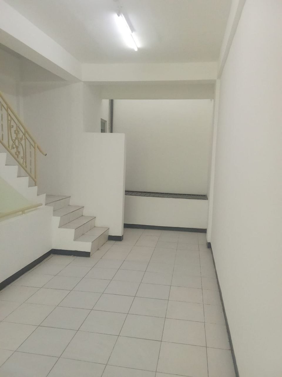Disewakan Ruko Strategis Nol Jalan Raya HR Muhammad Surabaya Barat - Thumbnail 2