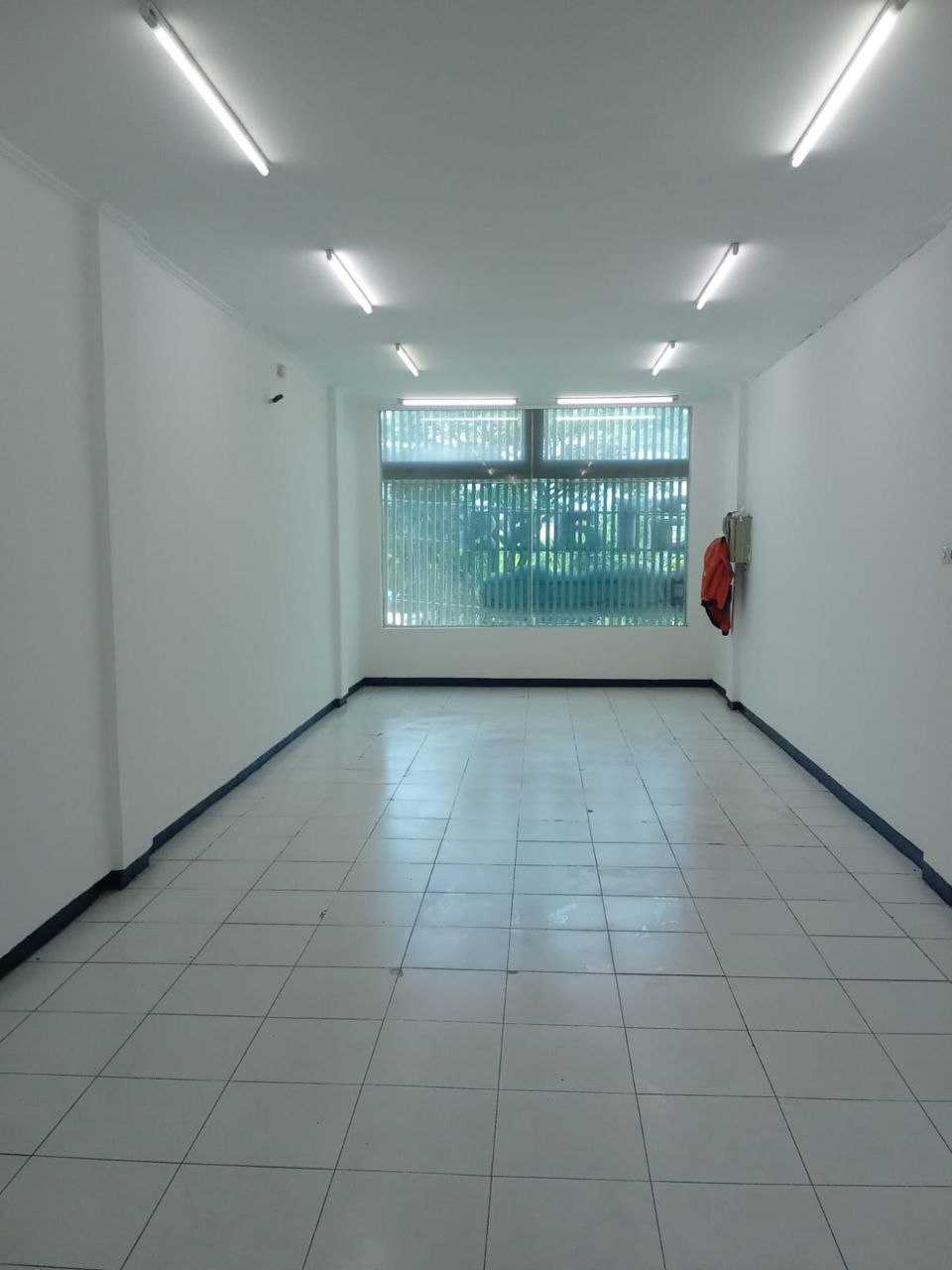 Disewakan Ruko Strategis Nol Jalan Raya HR Muhammad Surabaya Barat - Thumbnail 4
