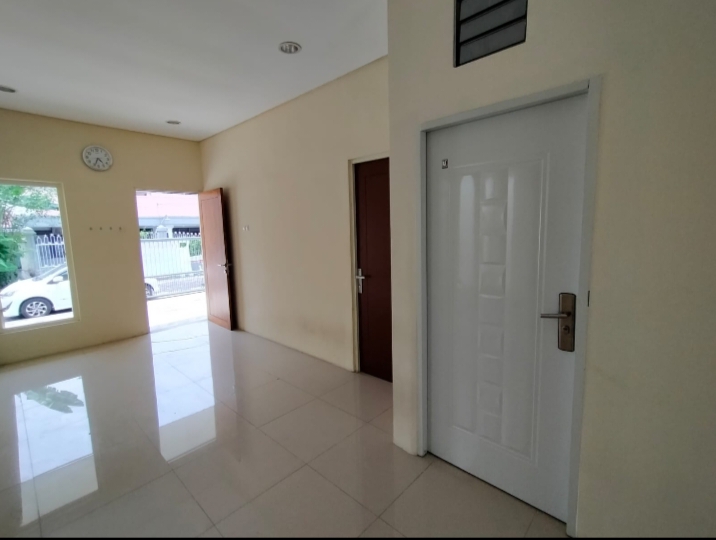 Disewakan Rumah Strategis Nyaman Siap Huni di Darmo Indah Surabaya Barat - Image 1