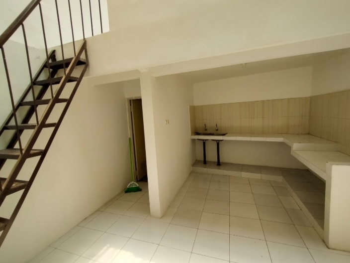 Disewakan Rumah Strategis Nyaman Siap Huni di Darmo Indah Surabaya Barat - Thumbnail 2