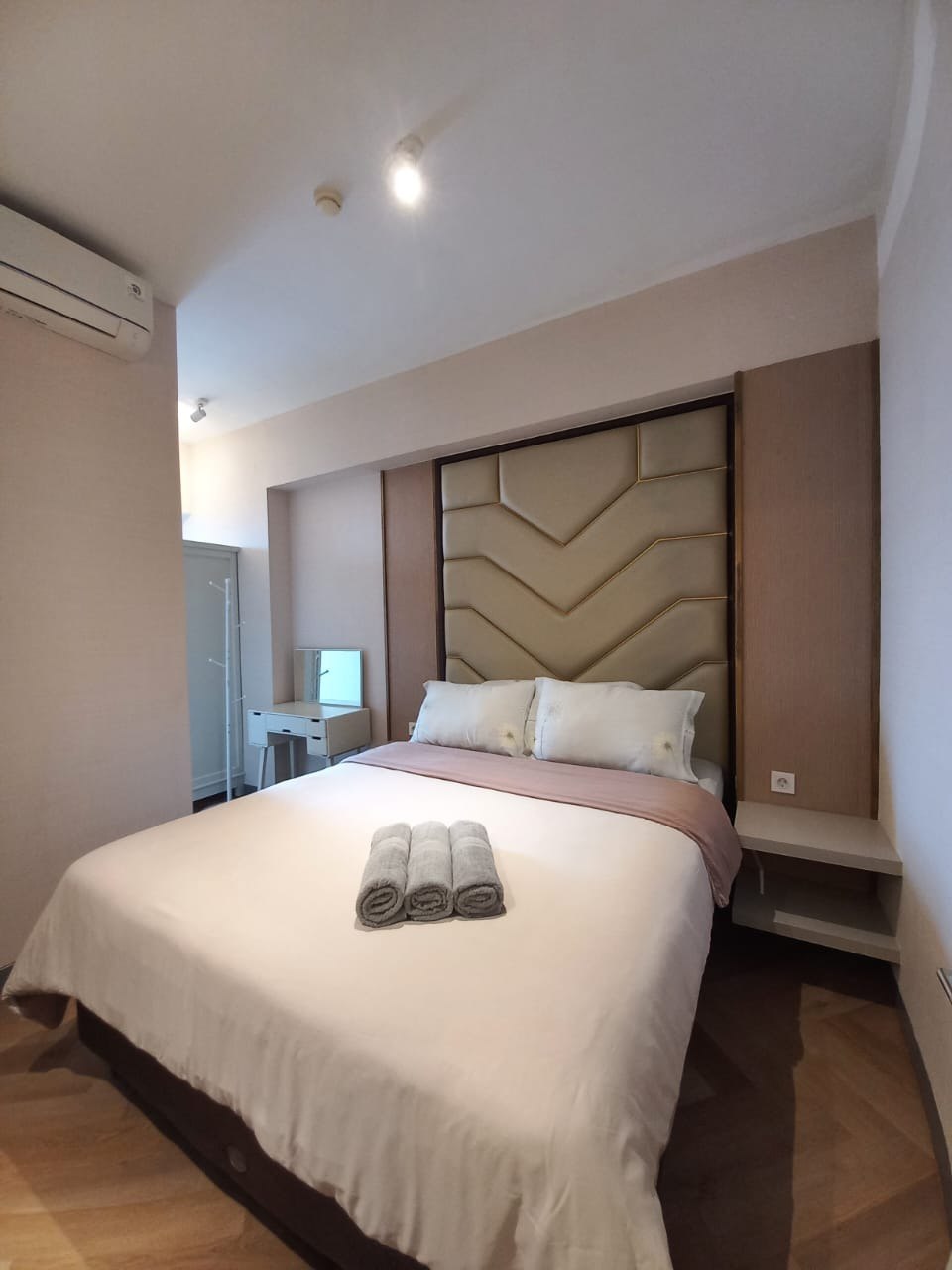 Disewakan Apartemen Mewah Full Furnished di Benson Surabaya Barat - Thumbnail 2