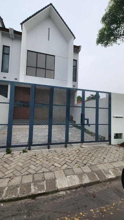 Jual Rumah Baru Siap Huni Furnished di Bukit Palma Citraland Utara Surabaya Barat - Image 1