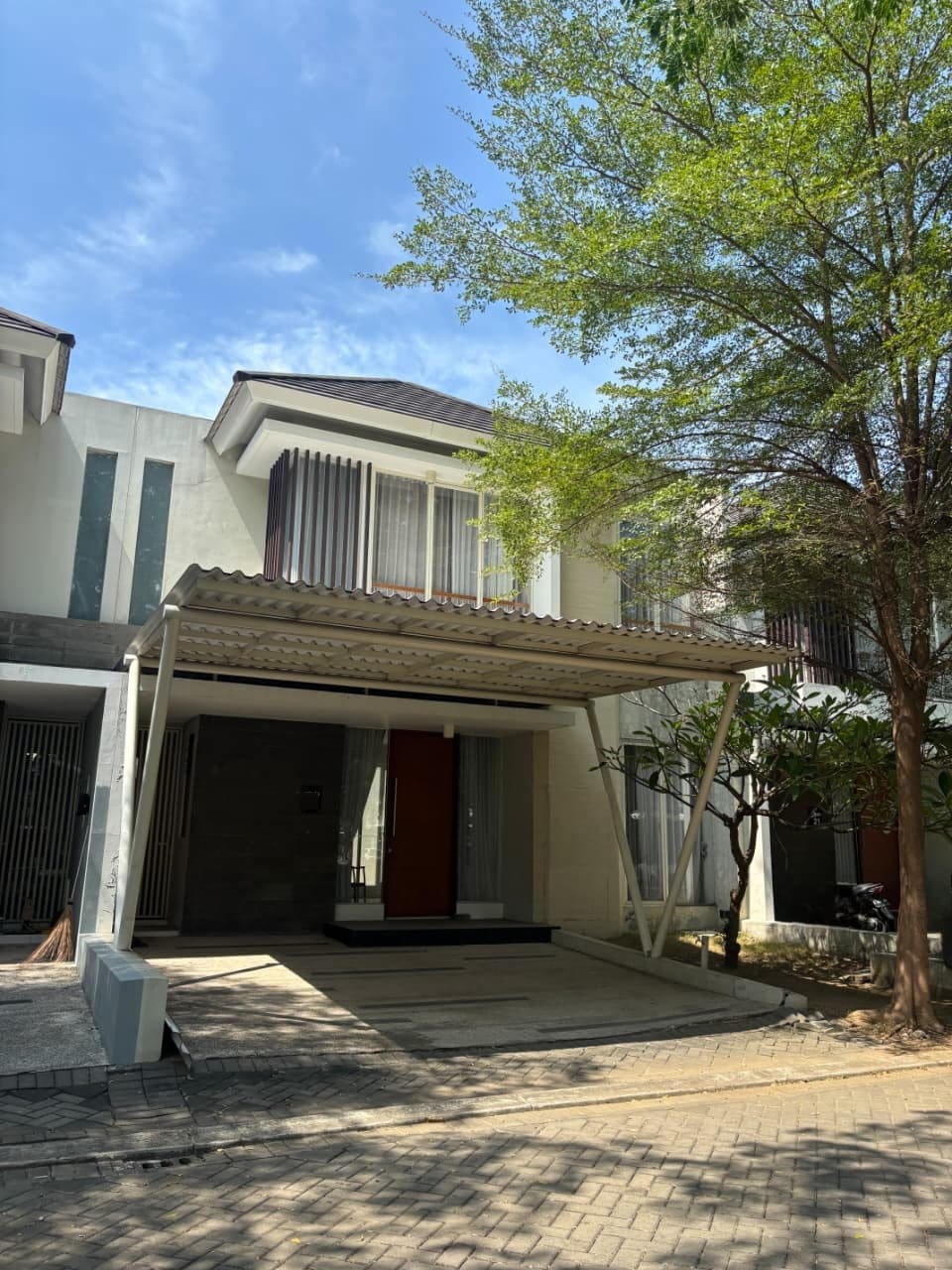Jual Rumah Siap Huni Northwest Park Lake & Garden View Citraland Surabaya Barat - Image 1