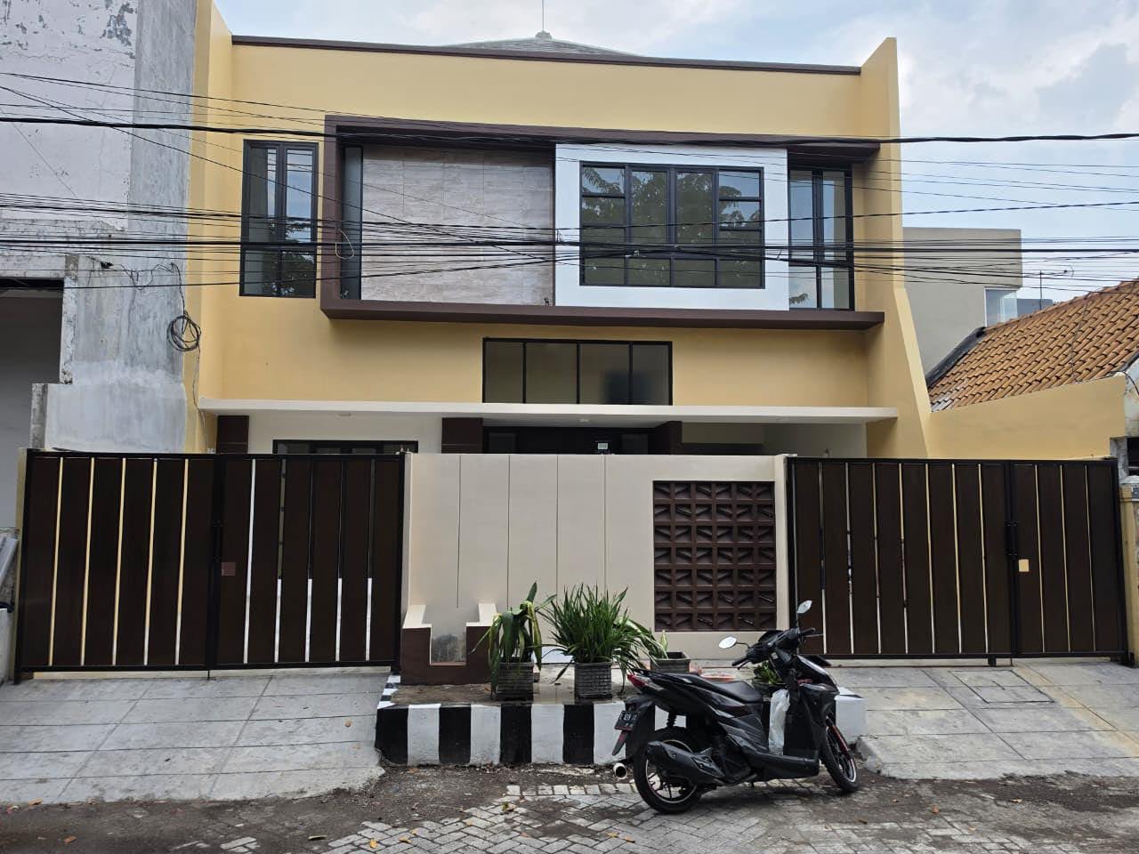 Dijual rumah baru modern di kawasan Kendangsari Surabaya Selatan