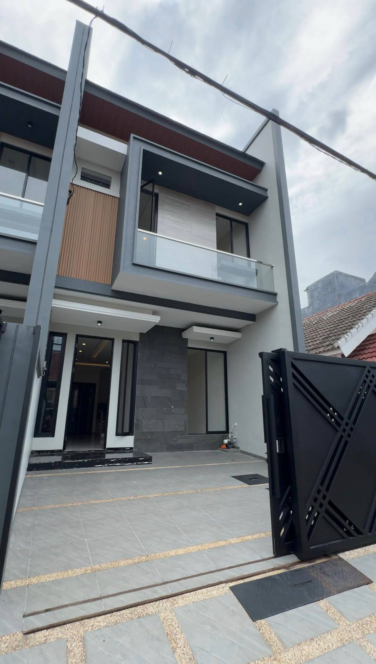 Dijual Rumah Modern di kawasan Manyar Surabaya Selatan