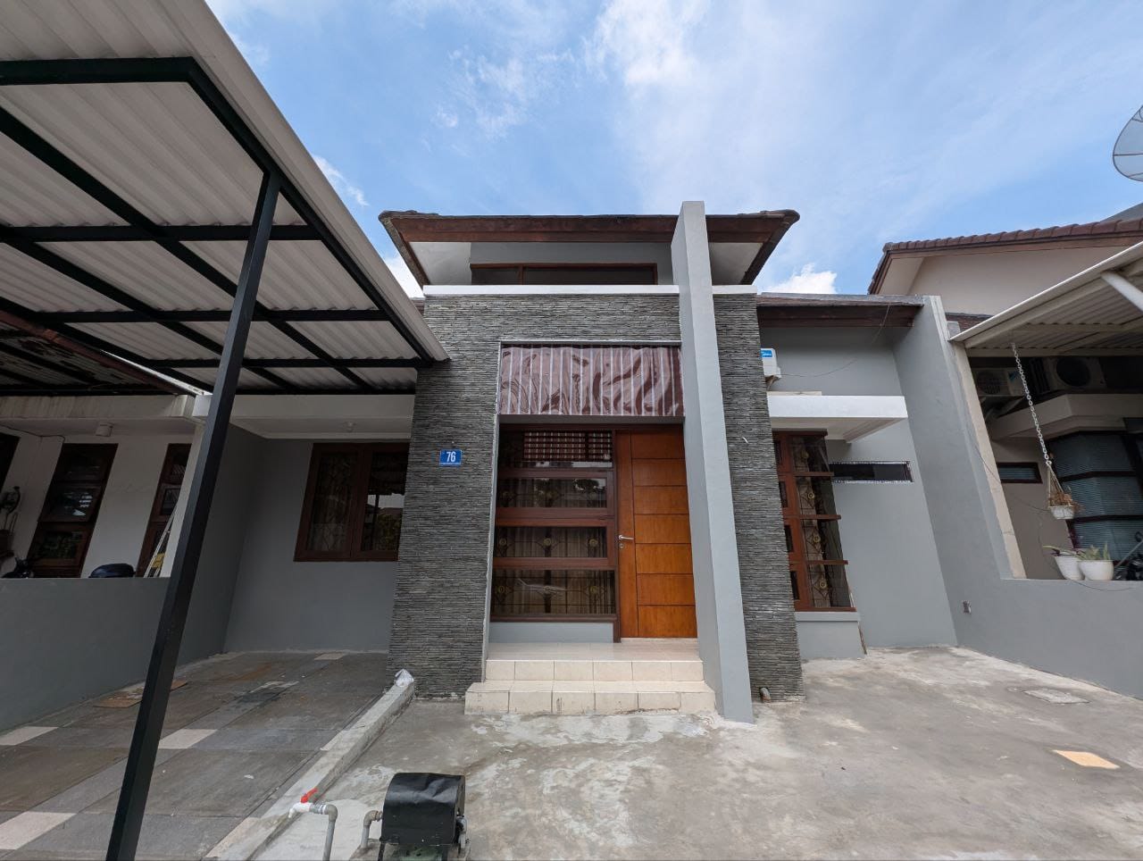Disewakan Rumah Bagus Siap Huni di Royal Park Citraland Surabaya Barat - Image 1
