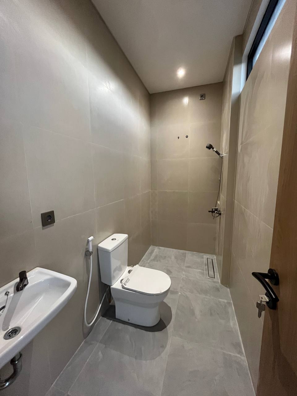 Dijual Rumah Baru Lokasi Strategis di Klampis Semolo Surabaya Timur - Thumbnail 4