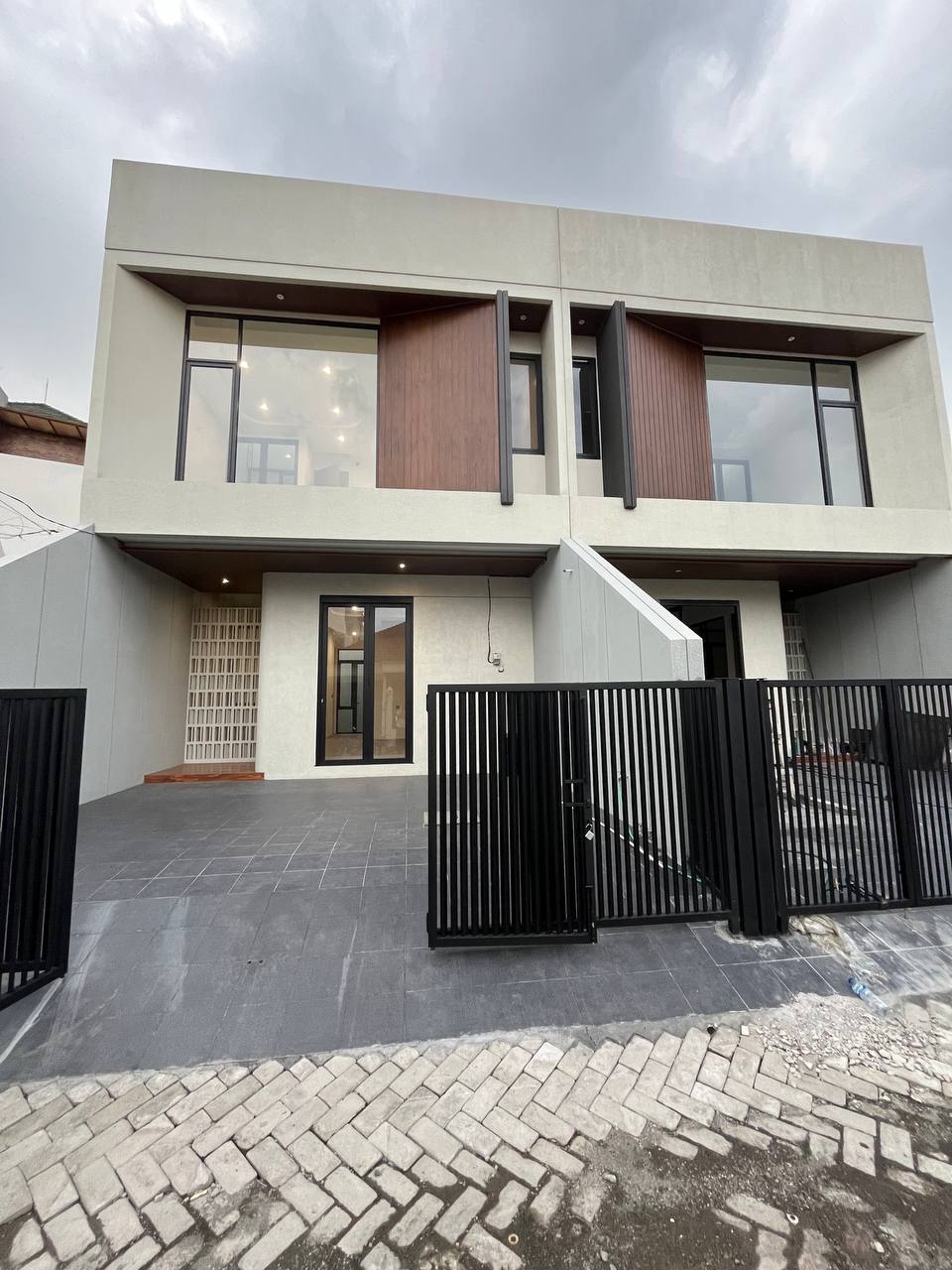 Dijual Rumah Baru Lokasi Strategis di Klampis Semolo Surabaya Timur - Thumbnail 7