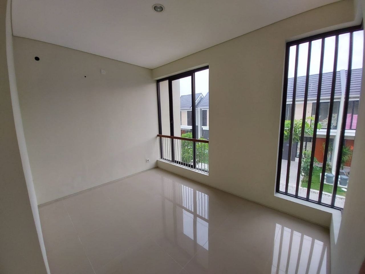 Dijual Rumah Siap Huni di North West Lake Citraland Surabaya Barat - Thumbnail 3