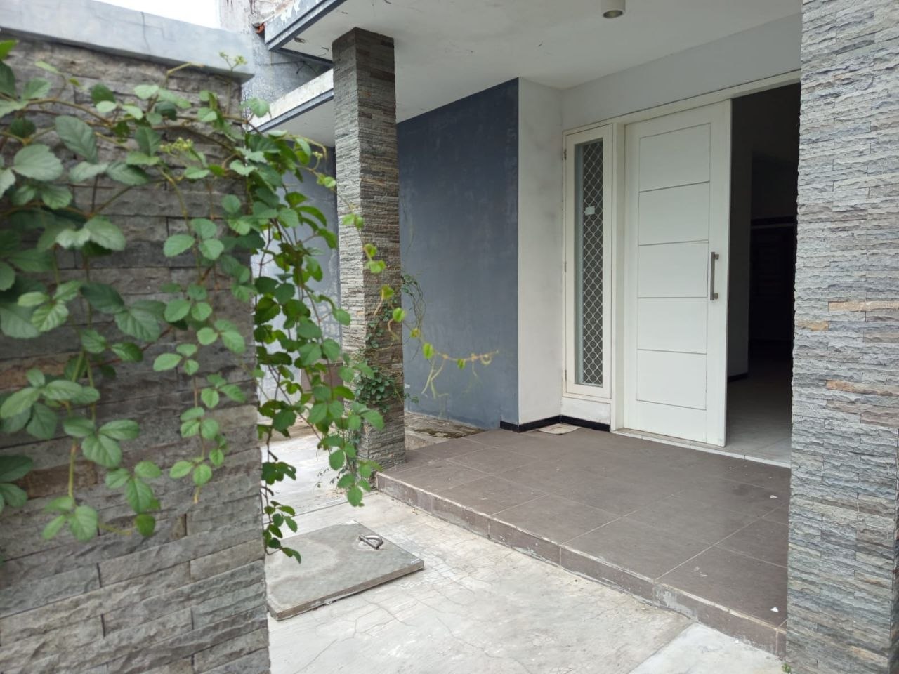 Dijual Rumah Strategis di Jalan Kutisari Indah Barat Surabaya Selatan - Thumbnail 4