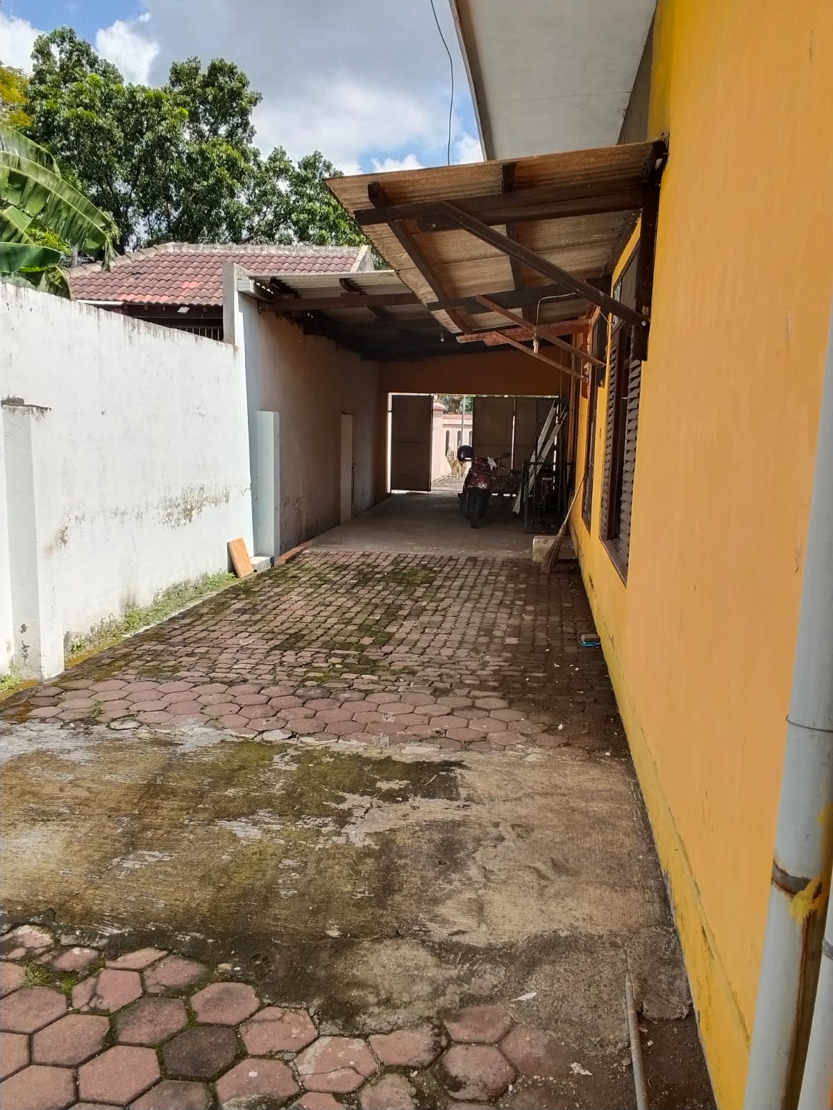 Dijual Rumah Lokasi Strategis di Jambangan Surabaya Selatan - Thumbnail 4