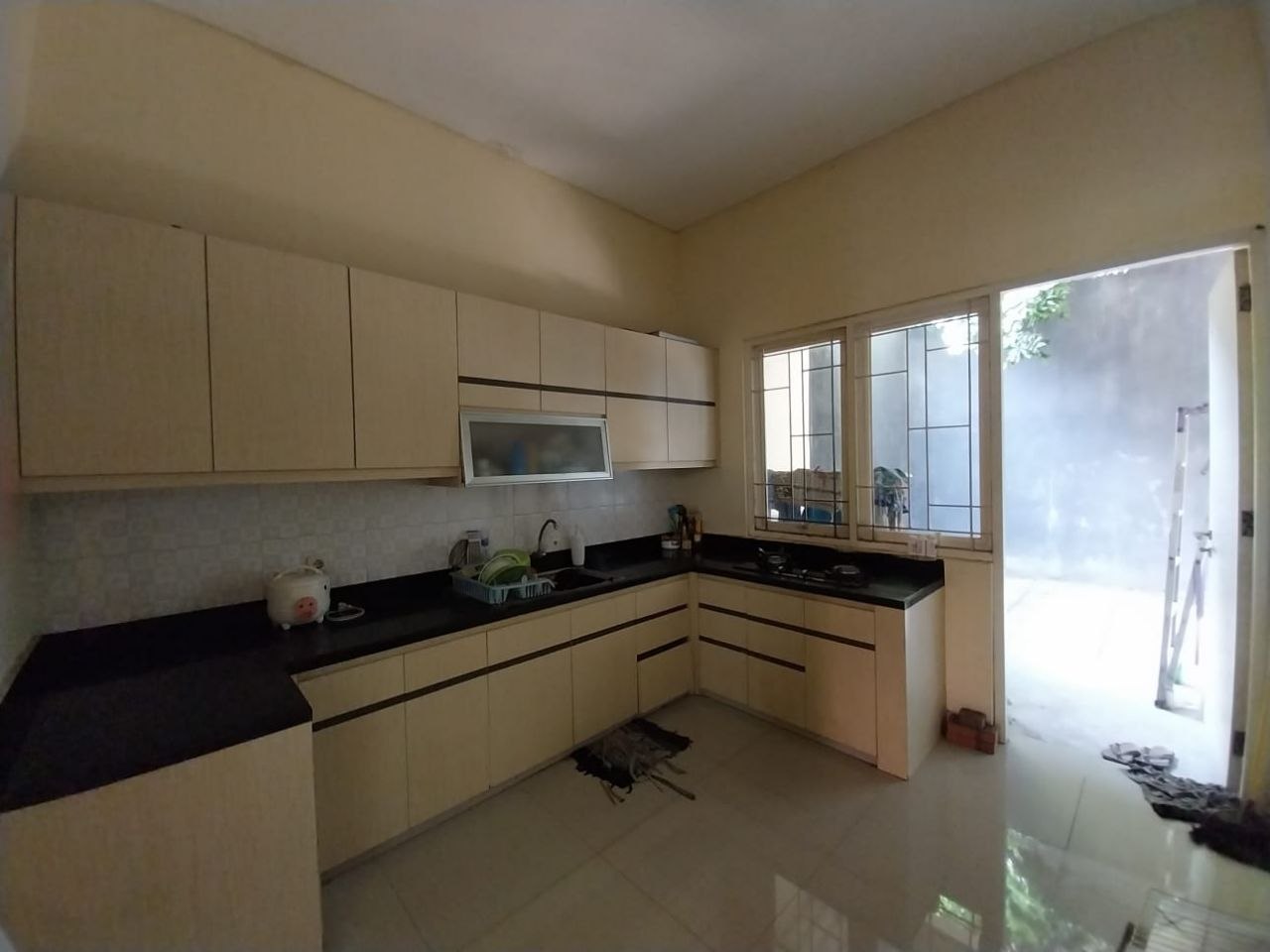Jual Rumah Mewah 2 Lantai Lokasi Strategis Rungkut Asri Surabaya - Thumbnail 6