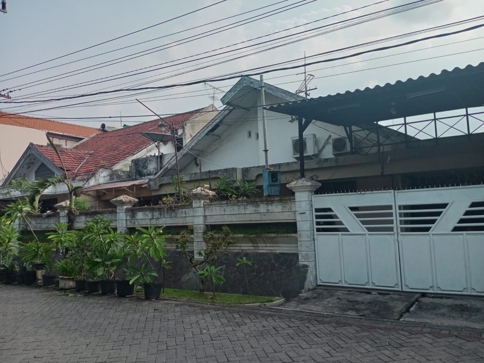 Dijual Rumah Besar Lokasi Premium Dharma Husada, Surabaya Timur - Image 1