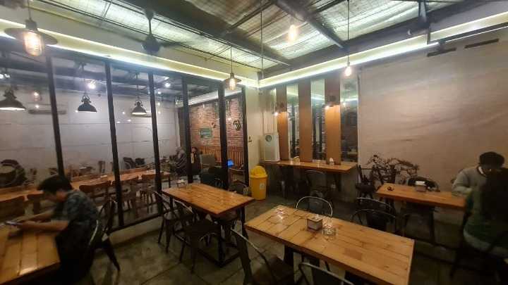 Dijual / Disewakan Ruko Strategis Cocok Untuk Usaha, Cafe, Kantor Kawasan Manyar Surabaya Timur - Image 1