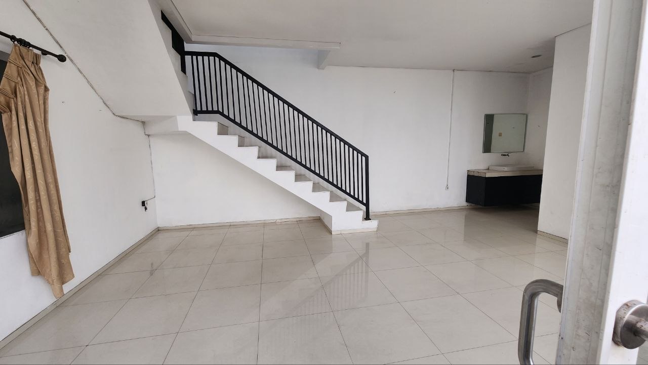 Dijual/Disewakan Rumah Mewah Langka Lokasi Strategis di Perumahan The Gayungsari Surabaya Selatan - Thumbnail 2