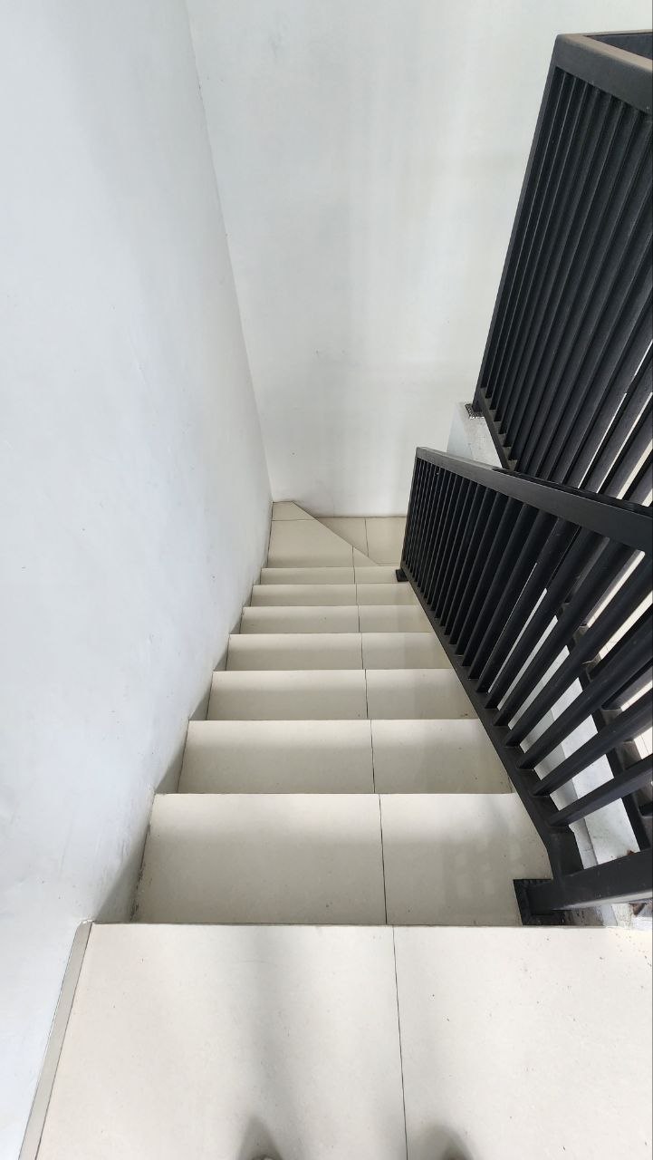 Dijual/Disewakan Rumah Mewah Langka Lokasi Strategis di Perumahan The Gayungsari Surabaya Selatan - Thumbnail 7