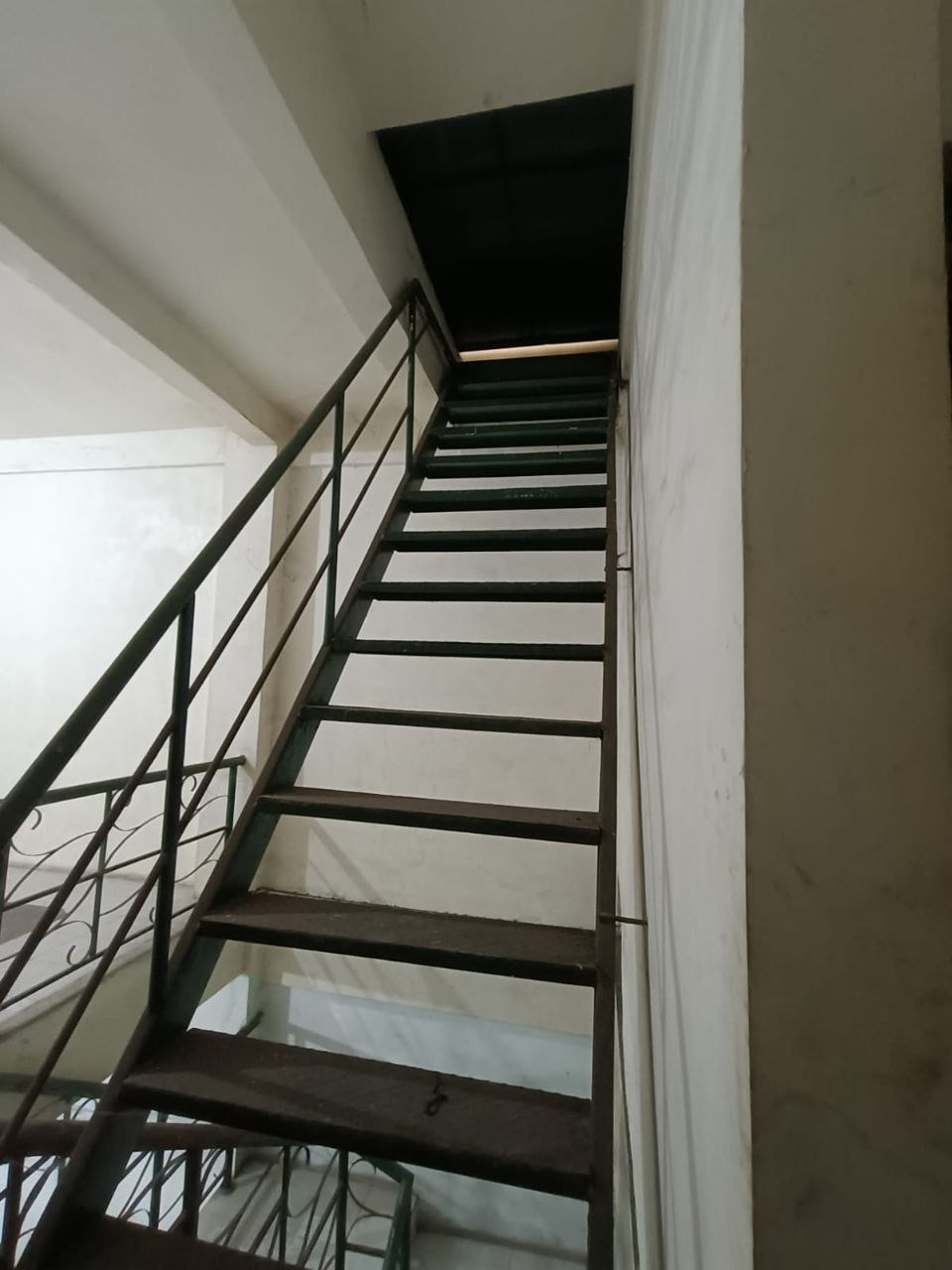 Dijual Cepat Ruko 3,5 Lantai di Pengampon Square Surabaya Pusat - Thumbnail 3