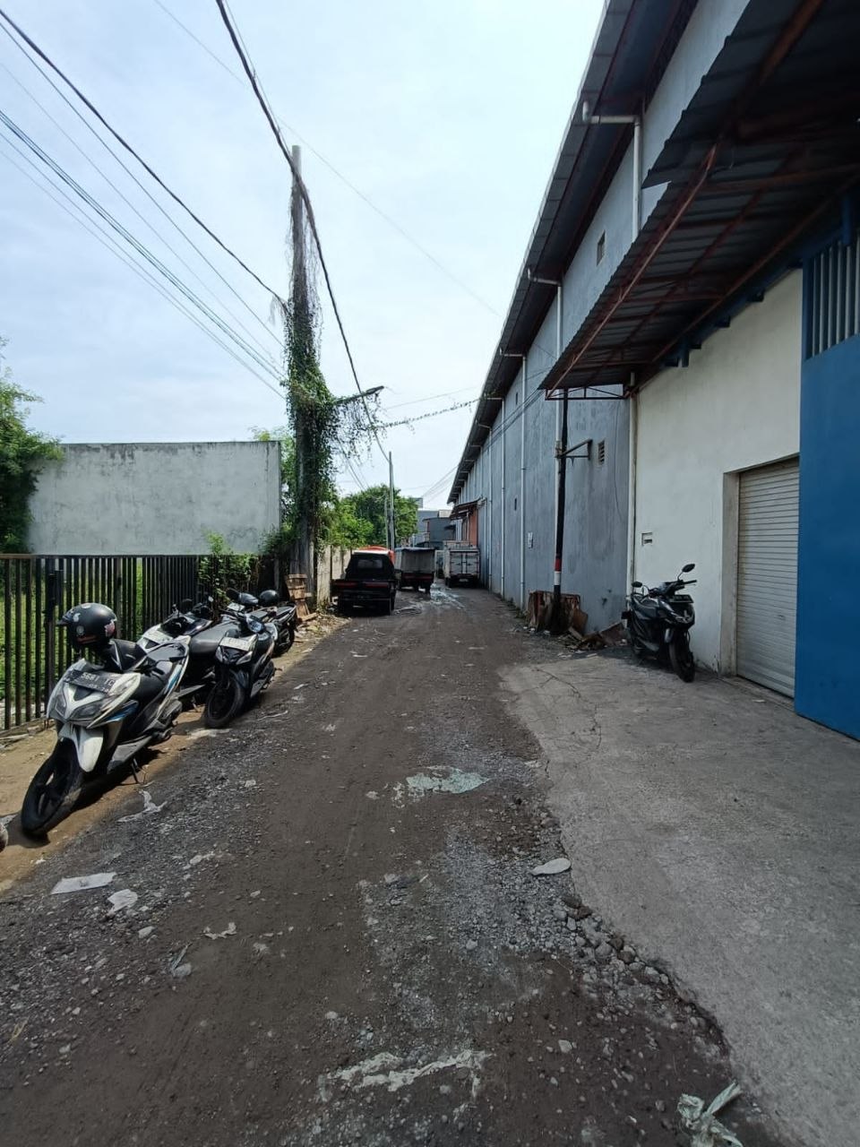 Dijual Urgent Gudang 3 Unit Gandeng di Kedinding Surabaya Utara - Thumbnail 2
