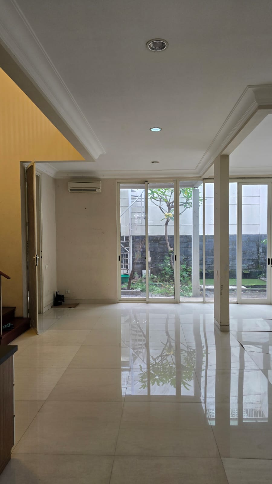 Dijual Rumah Strategis di Lariz Wood Pakuwon Indah Surabaya Barat - Image 1