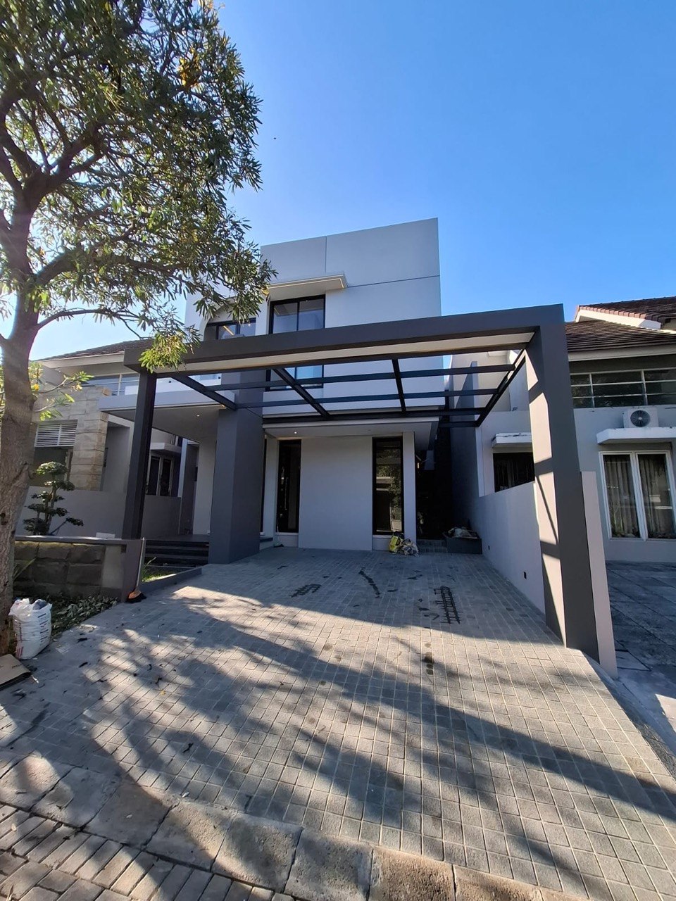 Dijual Rumah Mewah Minimalis Kontemporer Siap Huni di Woodland Citraland Surabaya Barat - Image 1