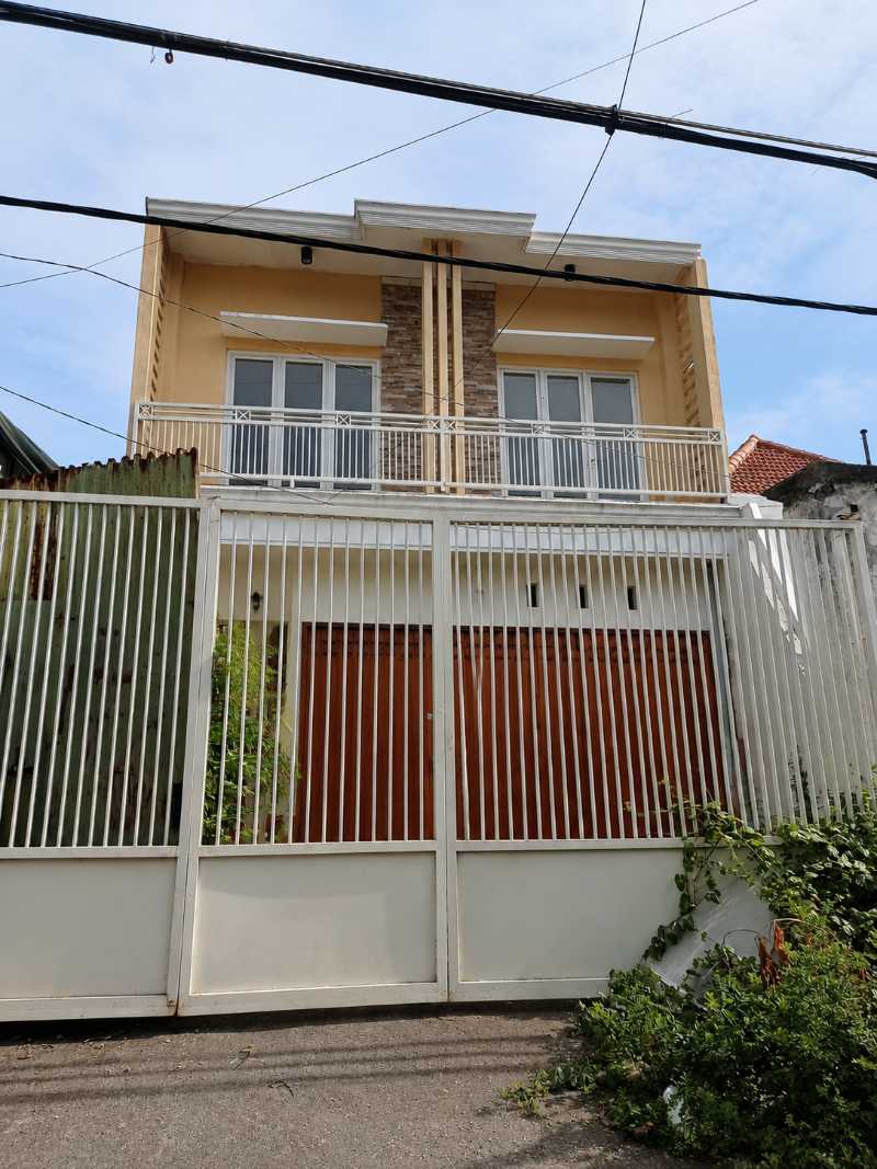 Disewakan Rumah Besar Lokasi Premium di Kalibokor Selatan Surabaya Pusat - Image 1