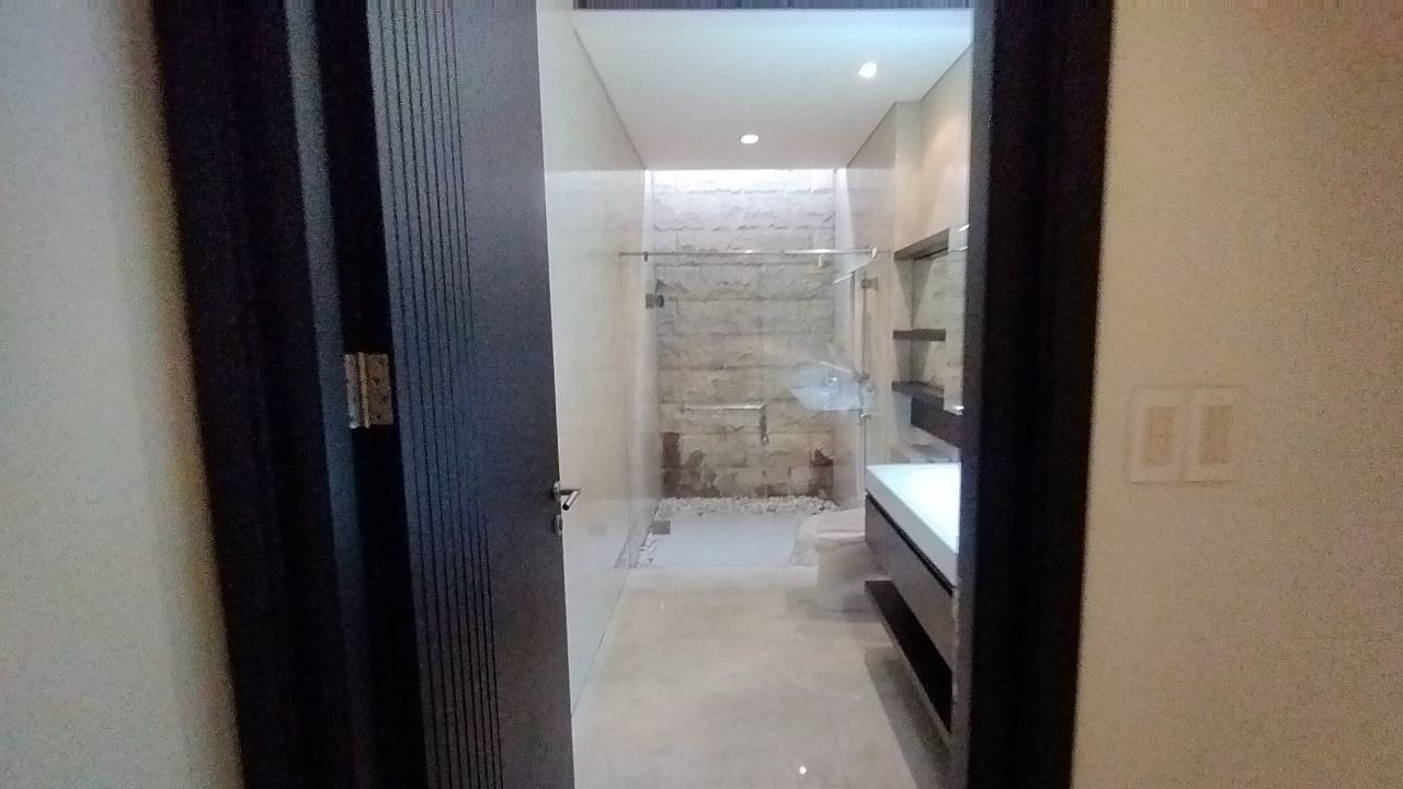 Dijual Rumah Baru Mewah Minimalis Modern di Kawasan Elite Perum Araya Surabaya Timur - Image 1