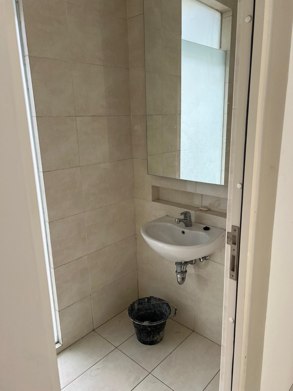 Dijual Rumah Modern di Grand Pakuwon Adelaide Surabaya Barat - Thumbnail 3