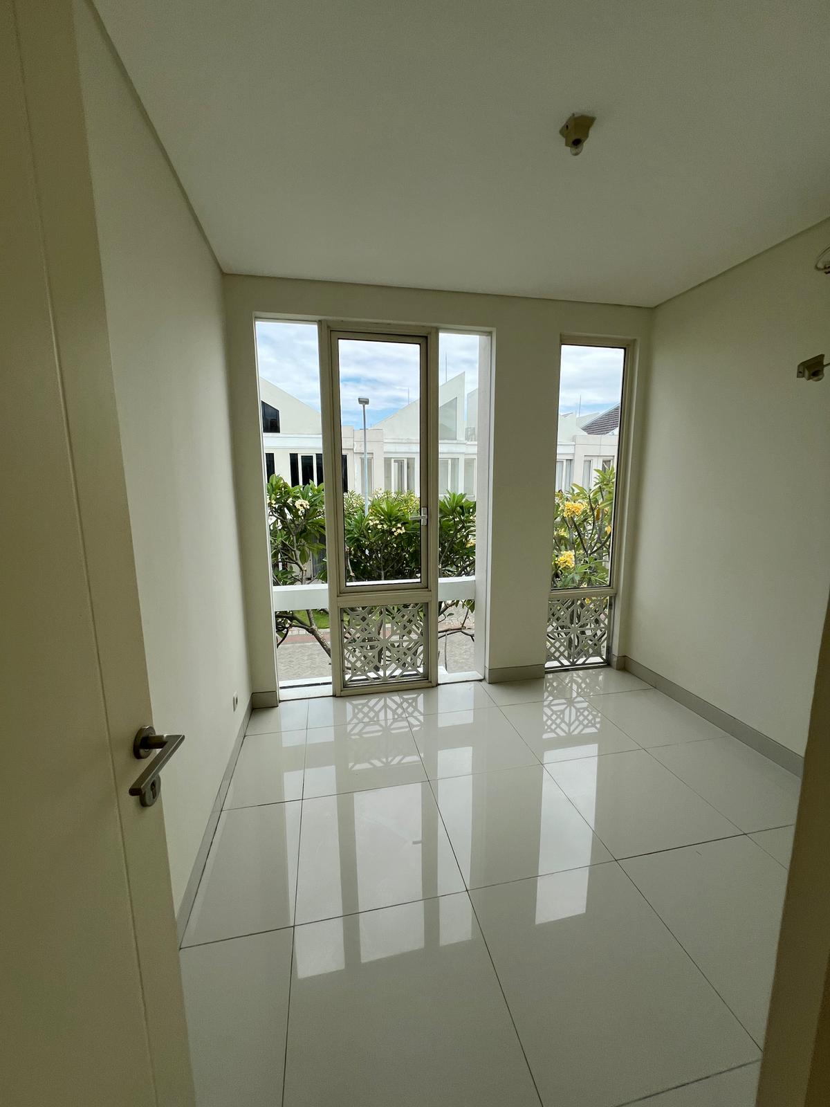 Dijual Rumah Modern di Grand Pakuwon Adelaide Surabaya Barat - Thumbnail 8