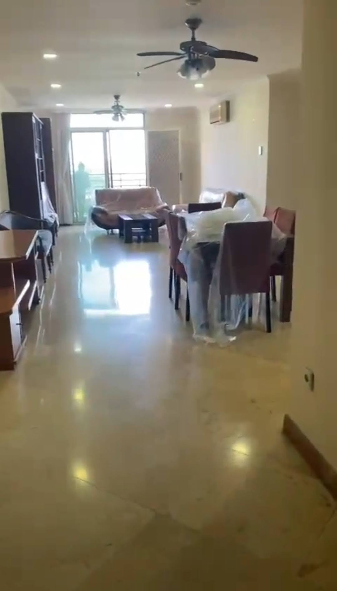 Disewakan Condominium 3 BR Full Furnished di Graha Famili Surabaya Barat - Image 1