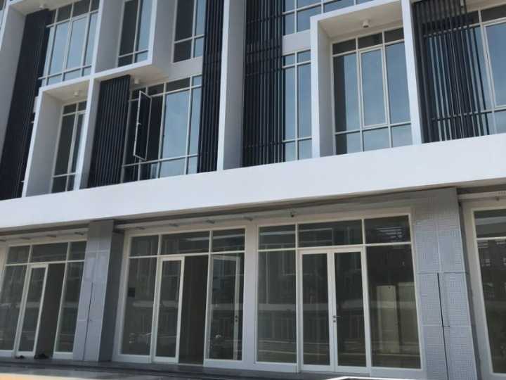 Disewakan Ruko 3 Lantai Furnished Northwest Boulevard Citraland Surabaya - Image 1