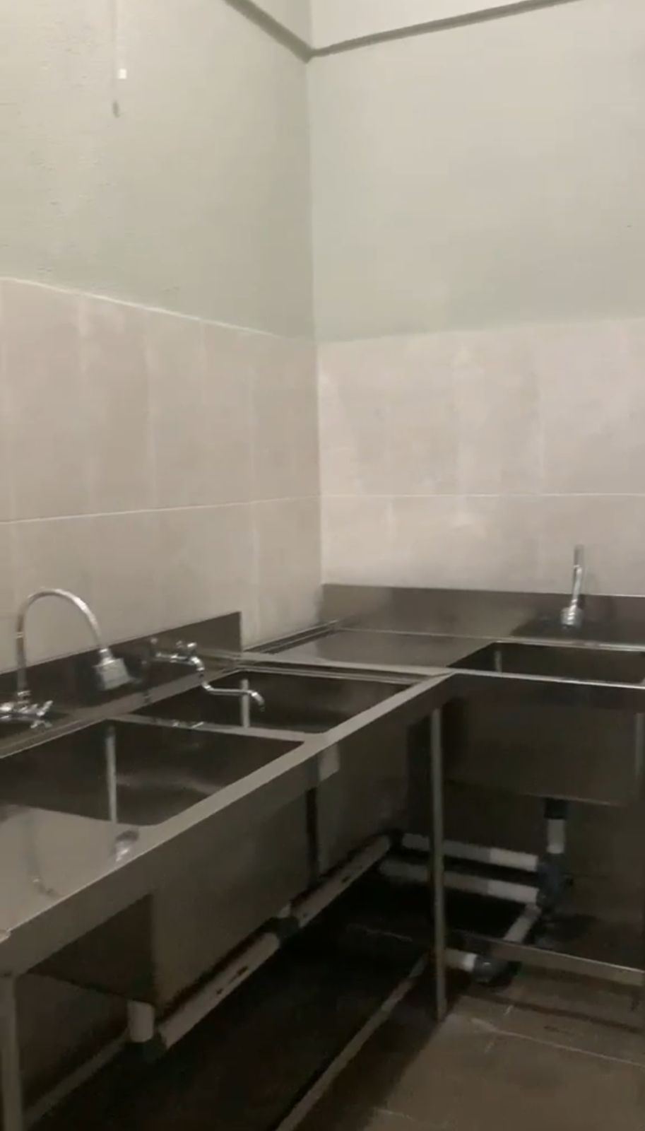 Disewakan Ruko 3 Lantai Furnished Northwest Boulevard Citraland Surabaya - Thumbnail 6