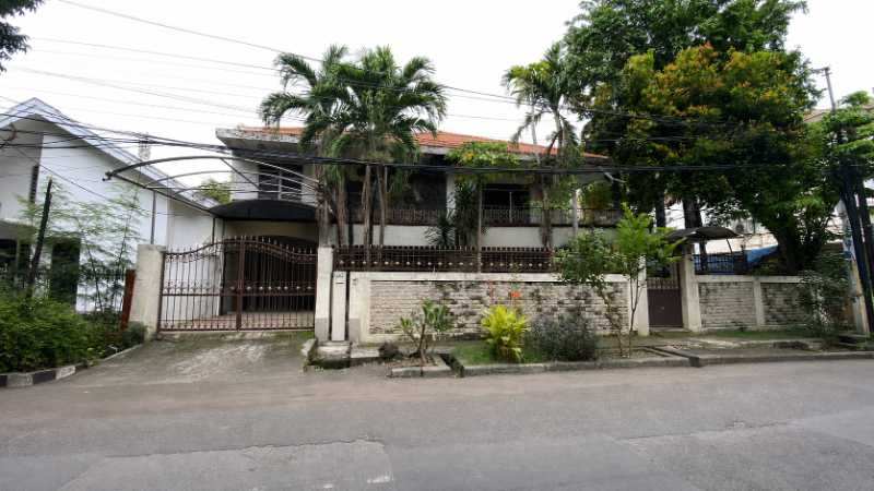 Dijual Rumah 2 Lantai Cocok Kantor & Usaha di Ngagel Surabaya Pusat - Image 1