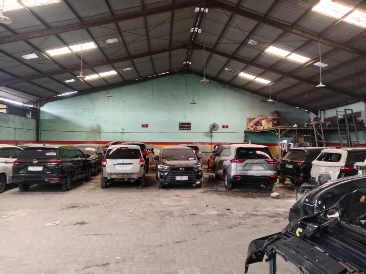 Disewakan Gedung Strategis di Kawasan Jl. Jemursari, Surabaya Selatan - Image 1