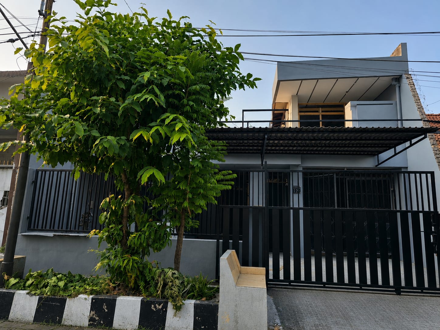 Dijual / Disewakan Rumah Siap Huni di Kawasan Darmo Permai Selatan, Surabaya Barat, - Image 1