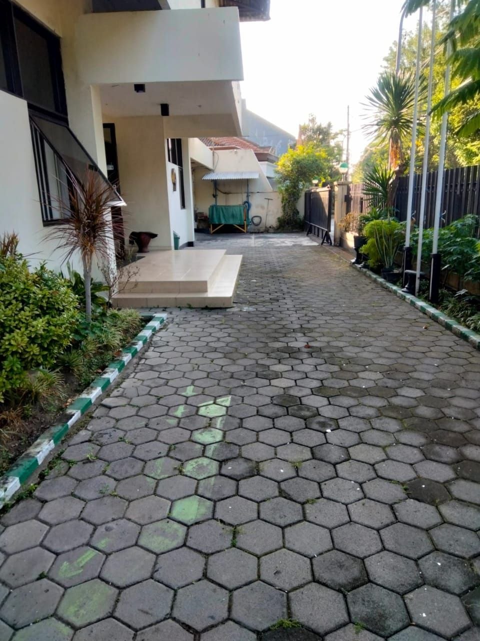 Dijual Kantor Luas Strategis di Jalan Raya Sarono Jiwo Surabaya Timur - Thumbnail 2