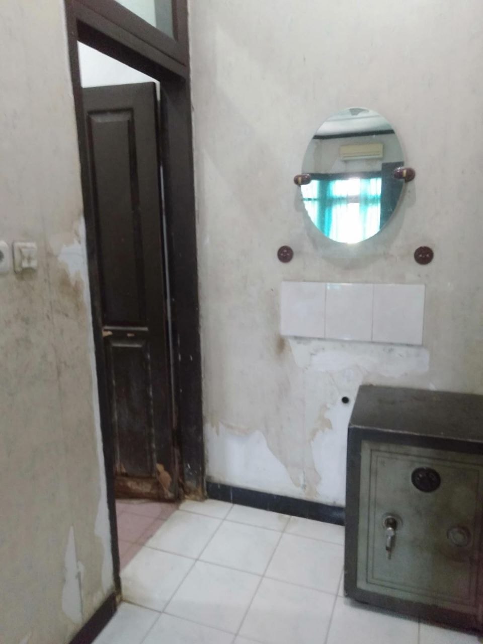 Dijual Rumah 2 Lantai Lokasi Super Strategis di Wisma Bungurasih, Waru, Sidoarjo - Thumbnail 6
