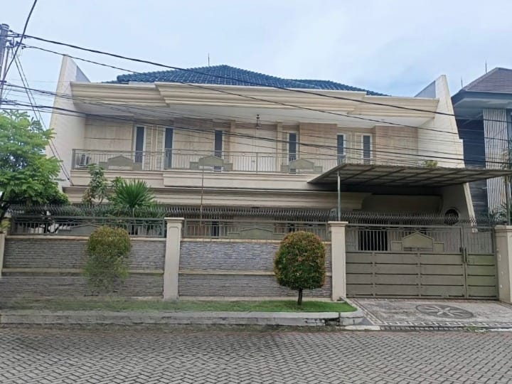 Jual Murah Lelang Rumah Mewah Kawasan Elite Galaxy Bumi Permai Surabaya Timur - Image 1
