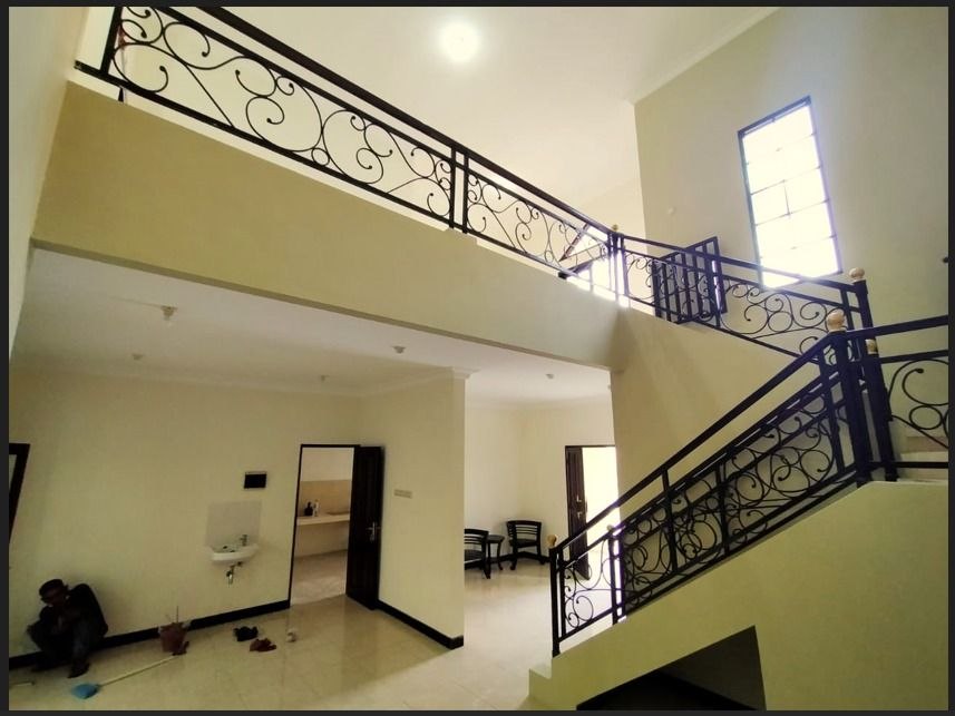 Dijual/Disewakan Rumah Megah 2 Lantai di Galaxy Royal Palace Surabaya Timur - Thumbnail 2