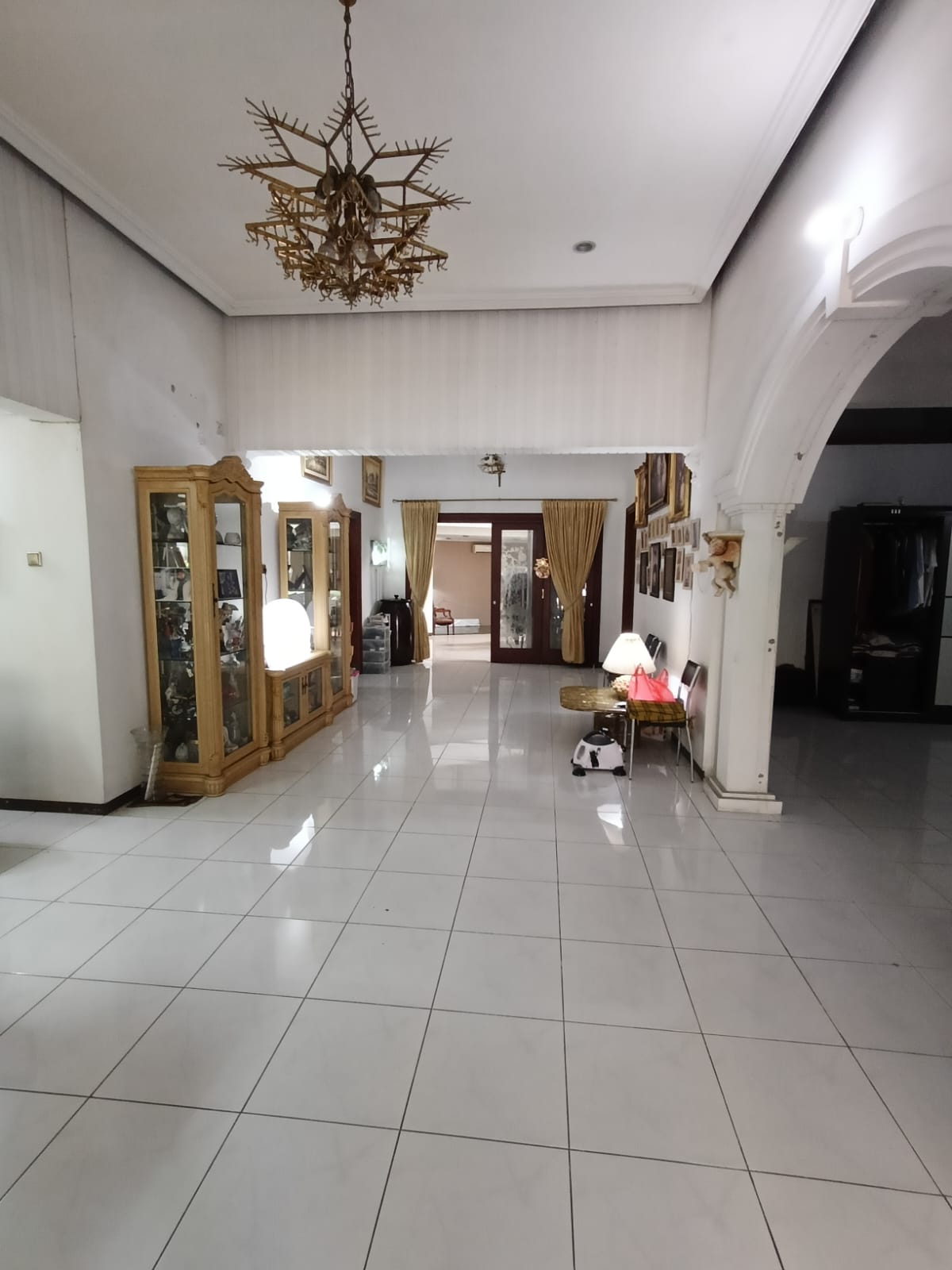 Disewakan Rumah Luas Komersial di Kawasan Polisi Istimewa, Tegalsari, Surabaya Pusat - Thumbnail 4
